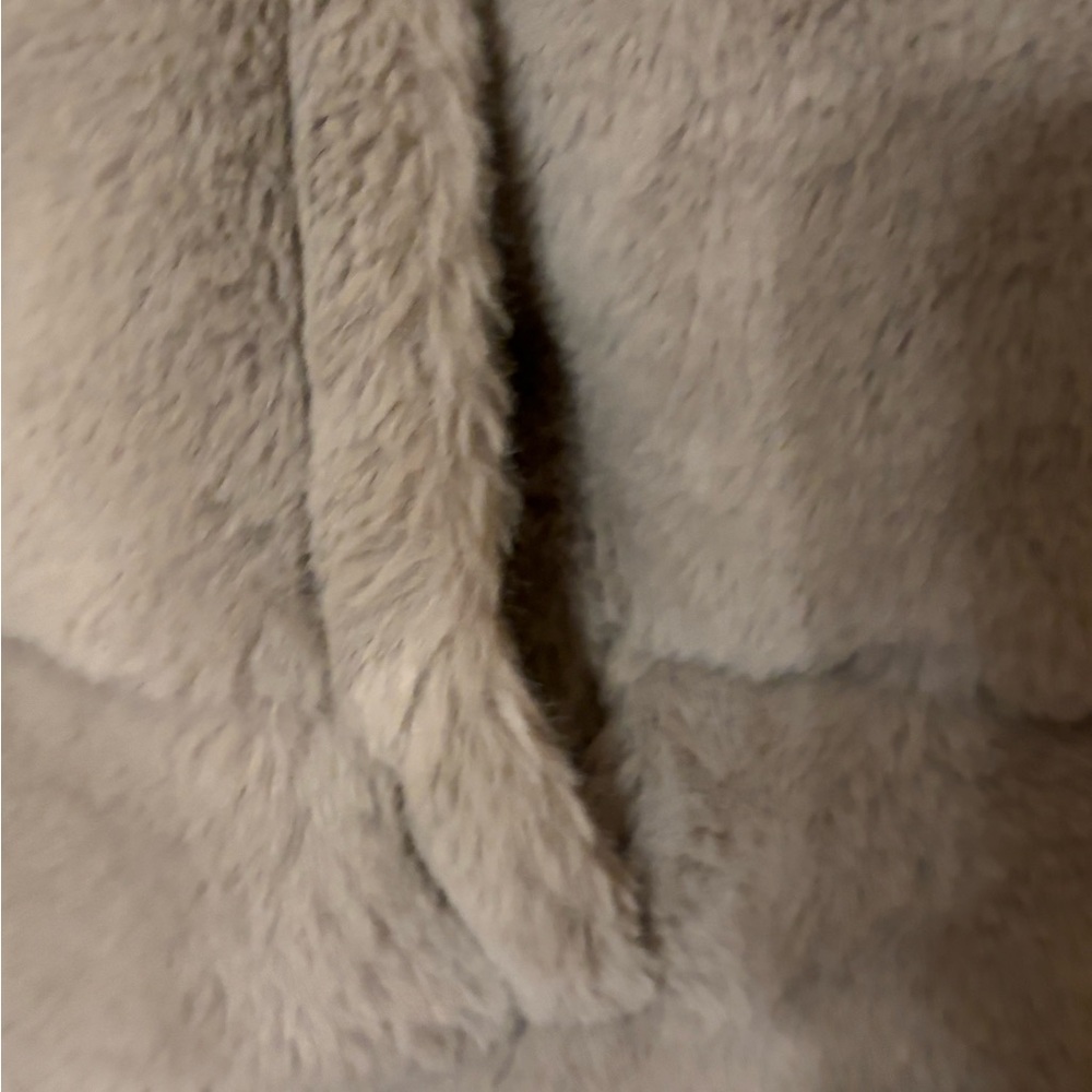 Evereve Taupe with cream satin lining Faux Fur Vest - Picture 4 of 6